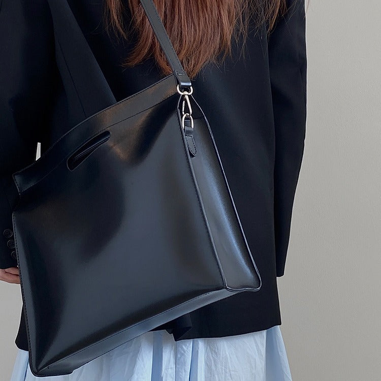 Off Shoulder Handväska