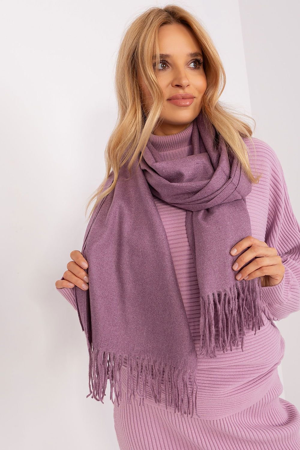 Shawl model 187617 AT