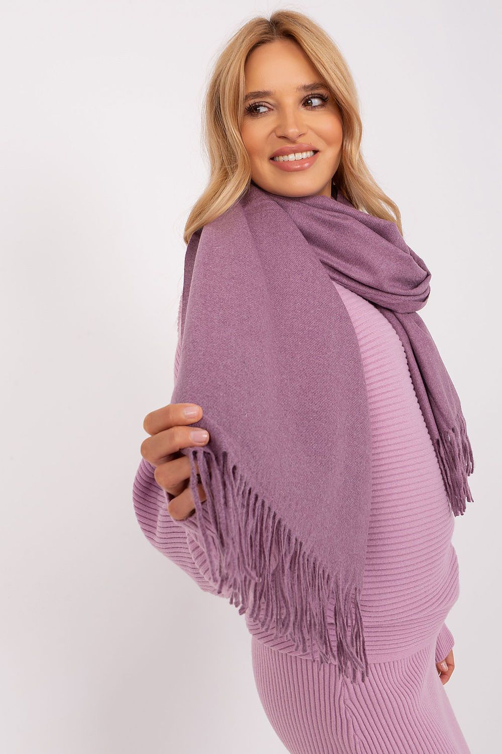 Shawl model 187617 AT