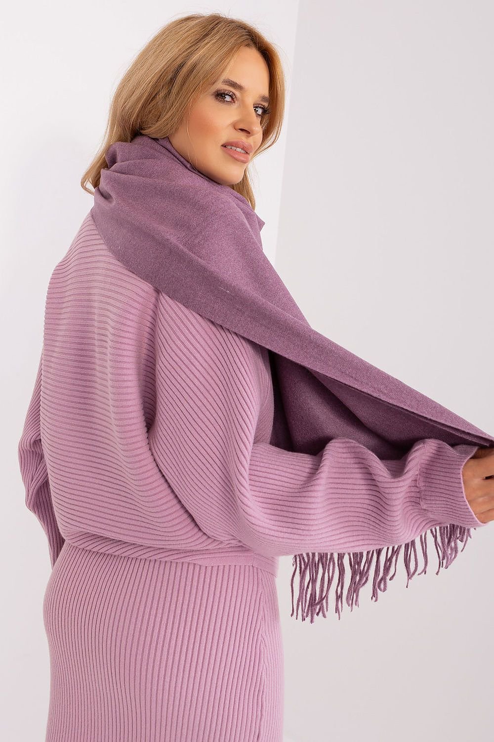 Shawl model 187617 AT