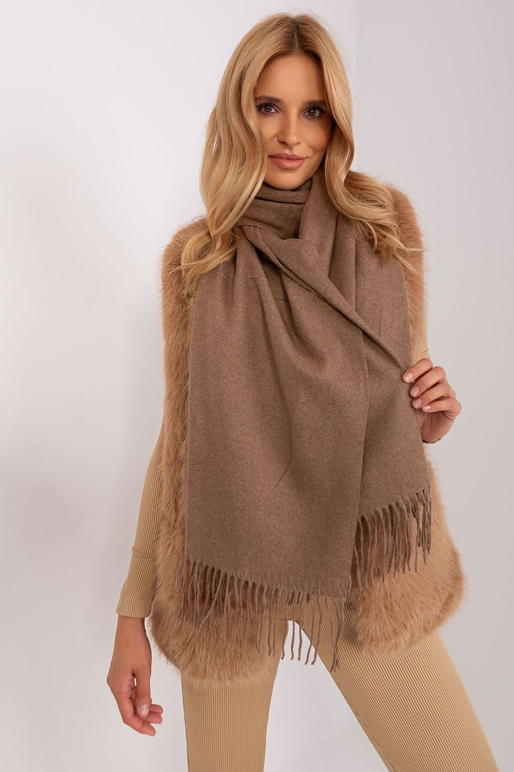 Shawl model 187617 AT