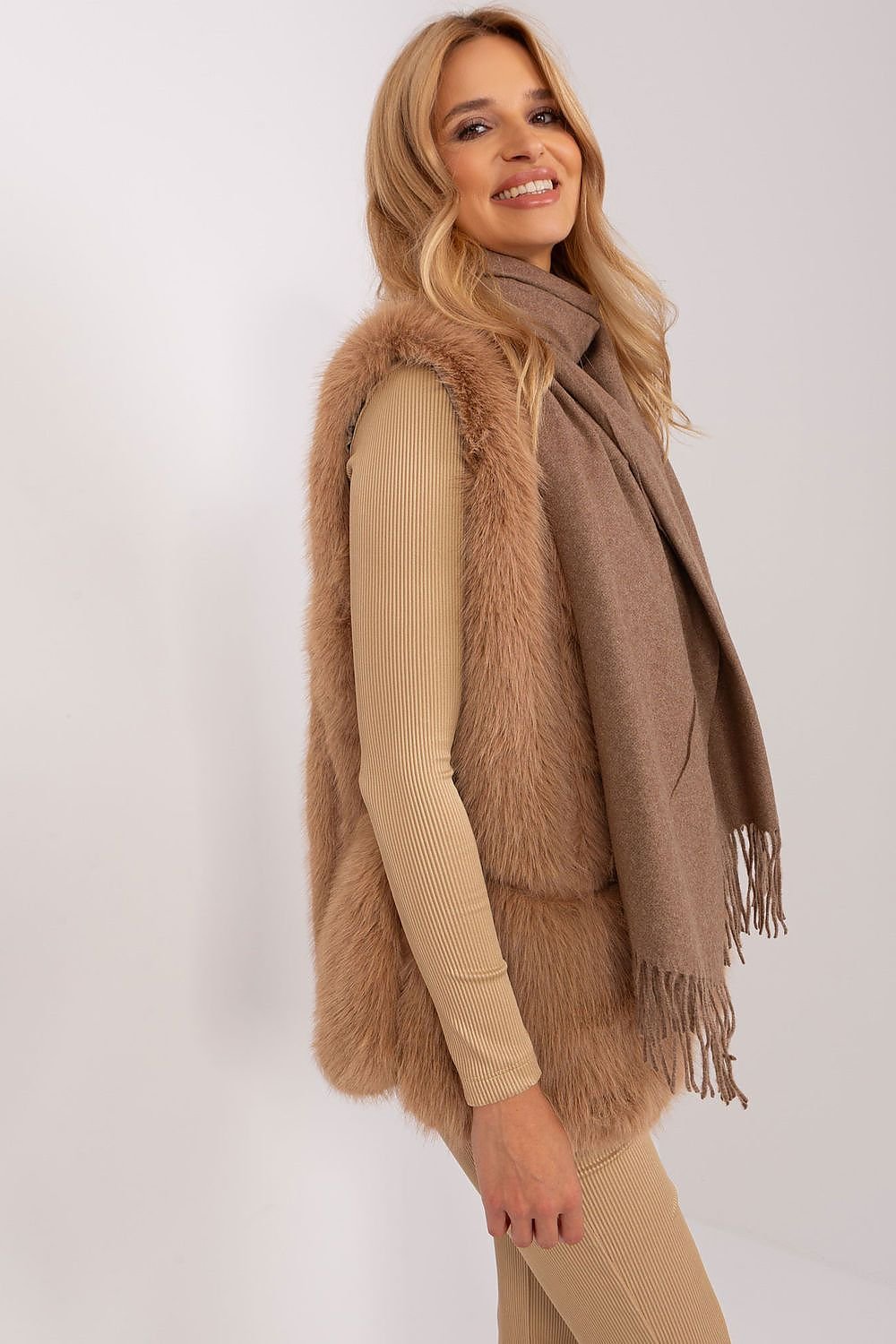 Shawl model 187617 AT