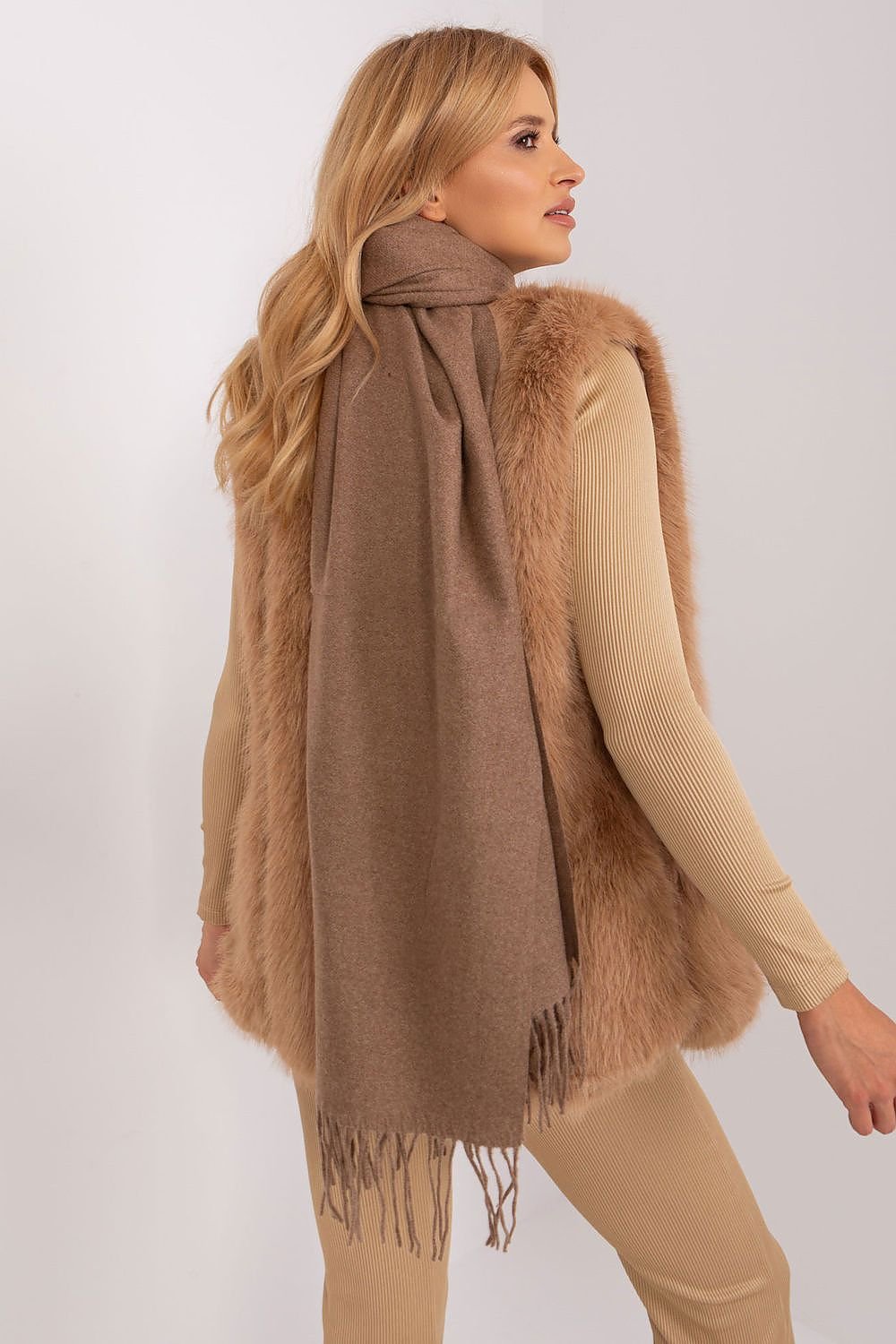 Shawl model 187617 AT