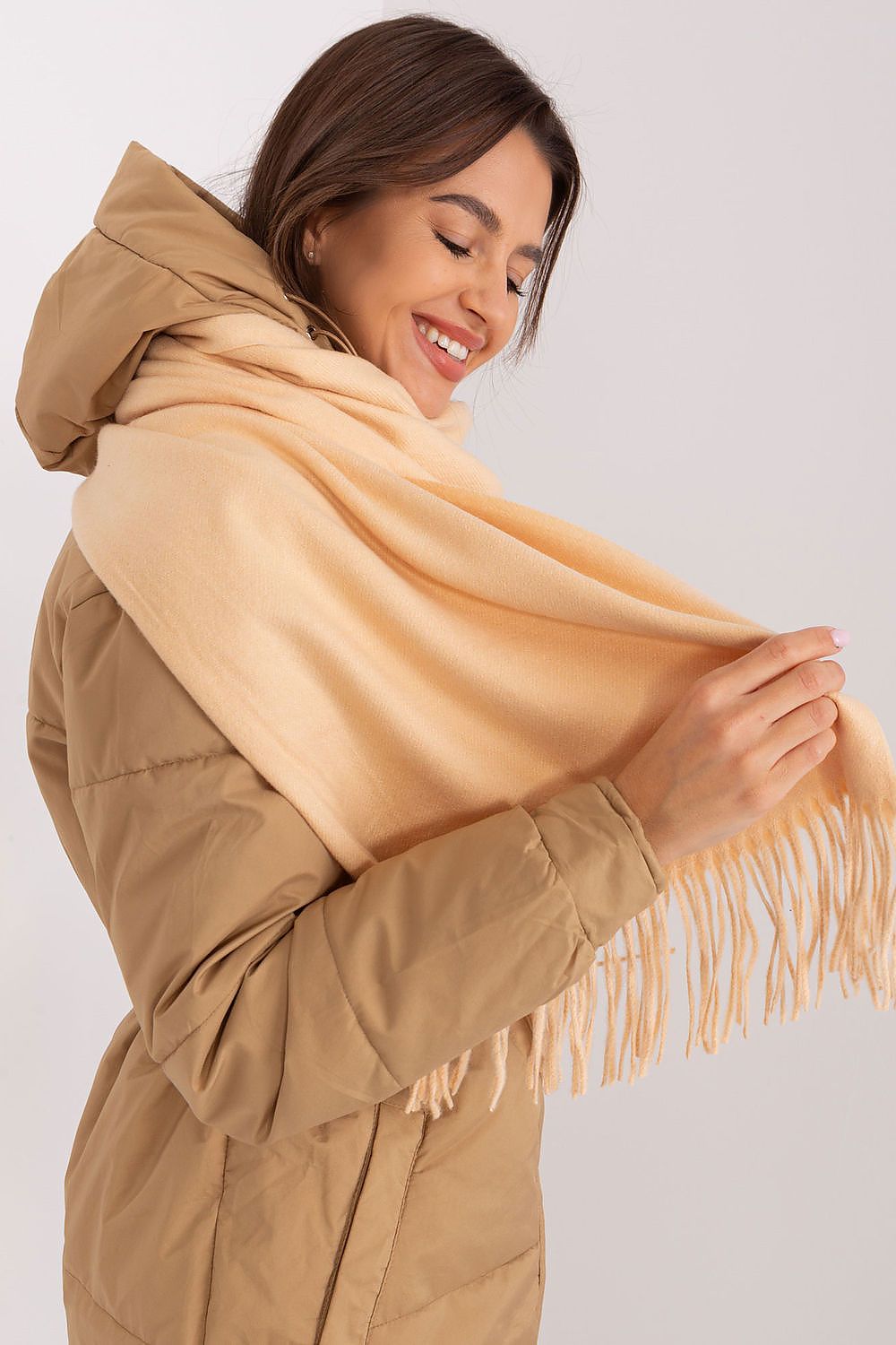 Shawl model 187617 AT