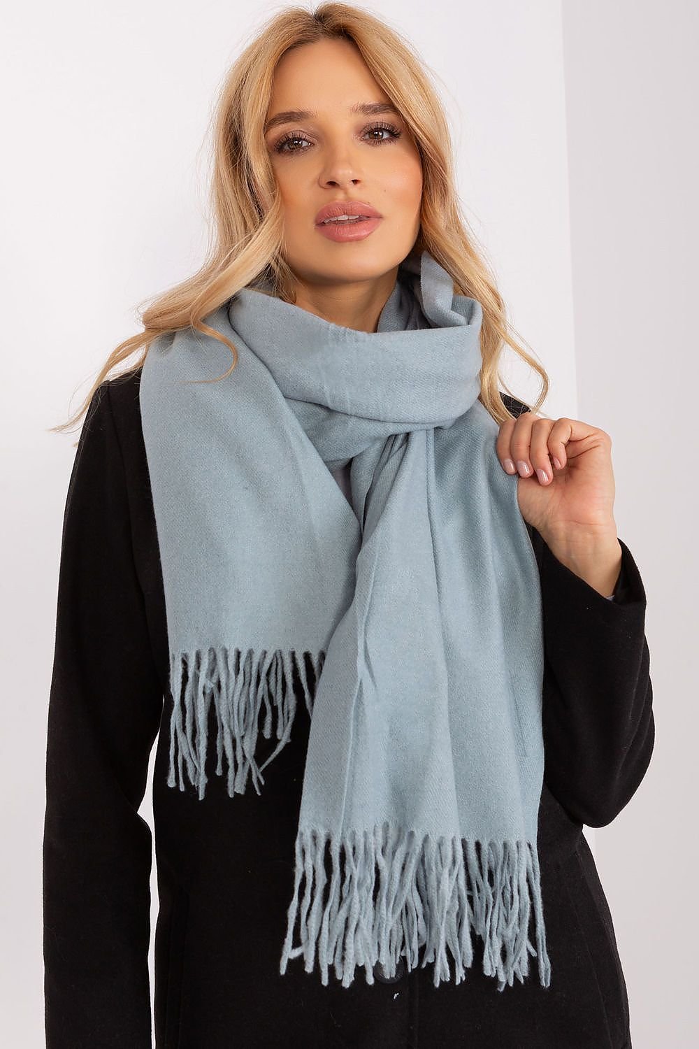 Shawl model 187617 AT
