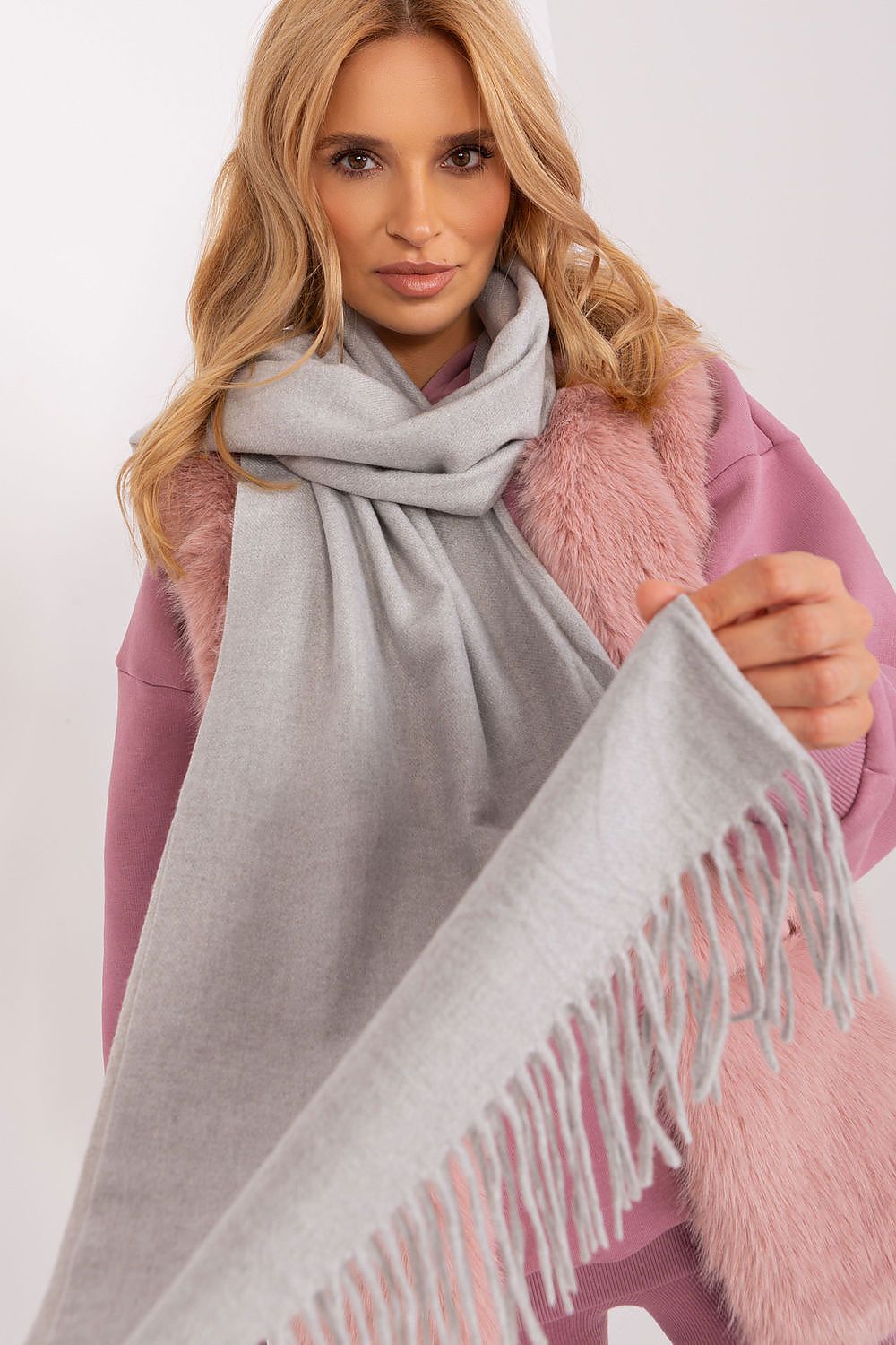 Shawl model 187617 AT