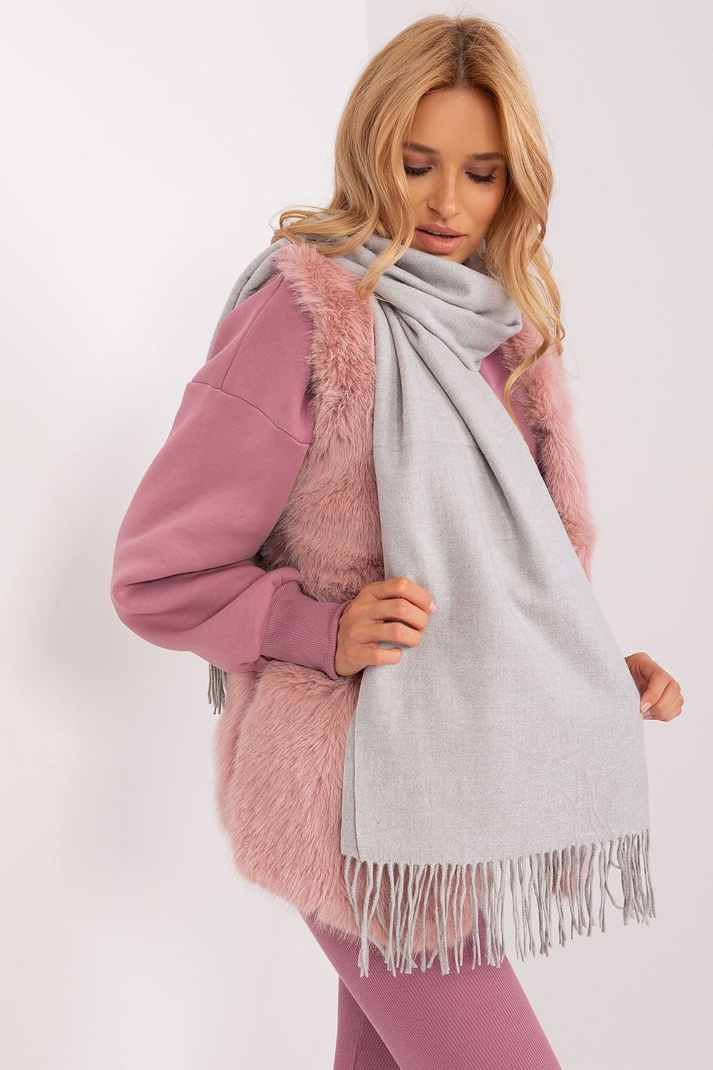 Shawl model 187617 AT