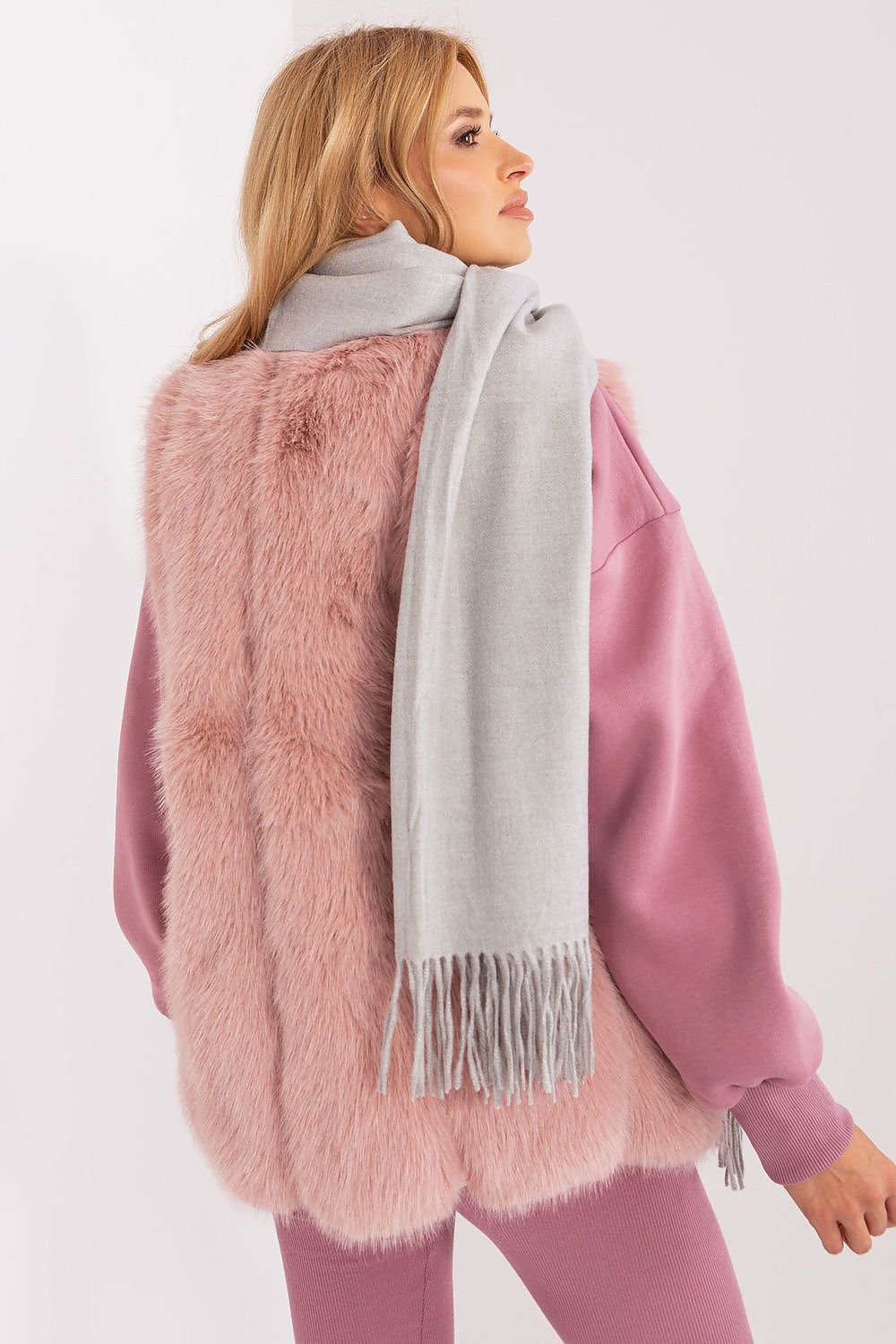 Shawl model 187617 AT