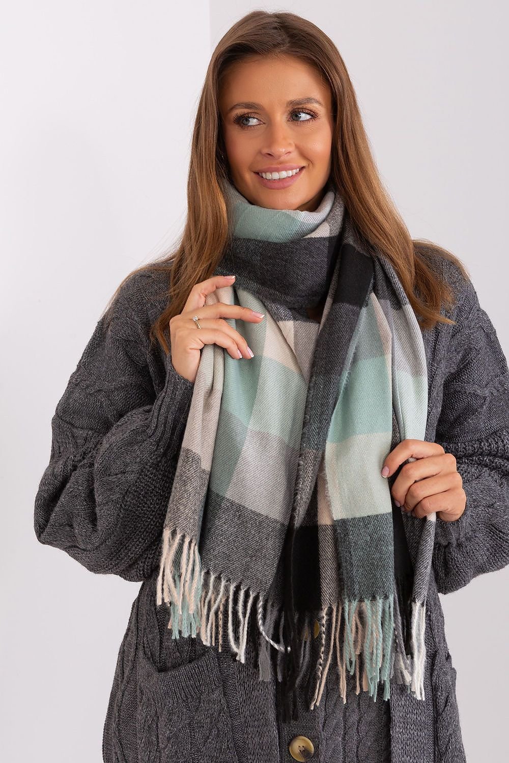 Shawl model 187775 AT