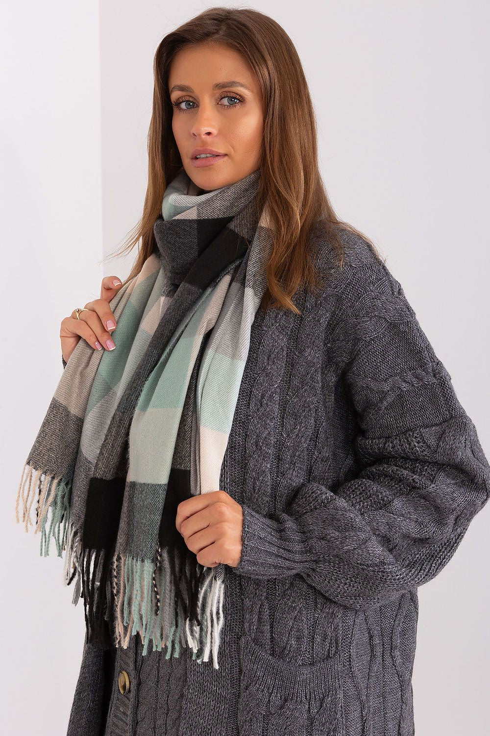Shawl model 187775 AT