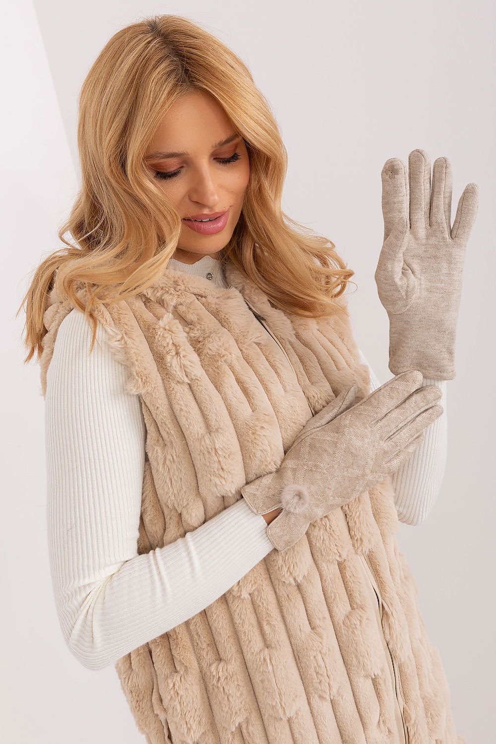 Gloves model 191073 AT