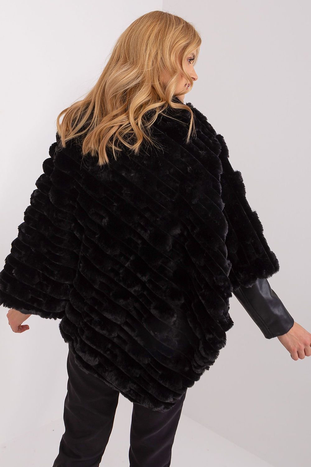 Poncho model 190863 AT