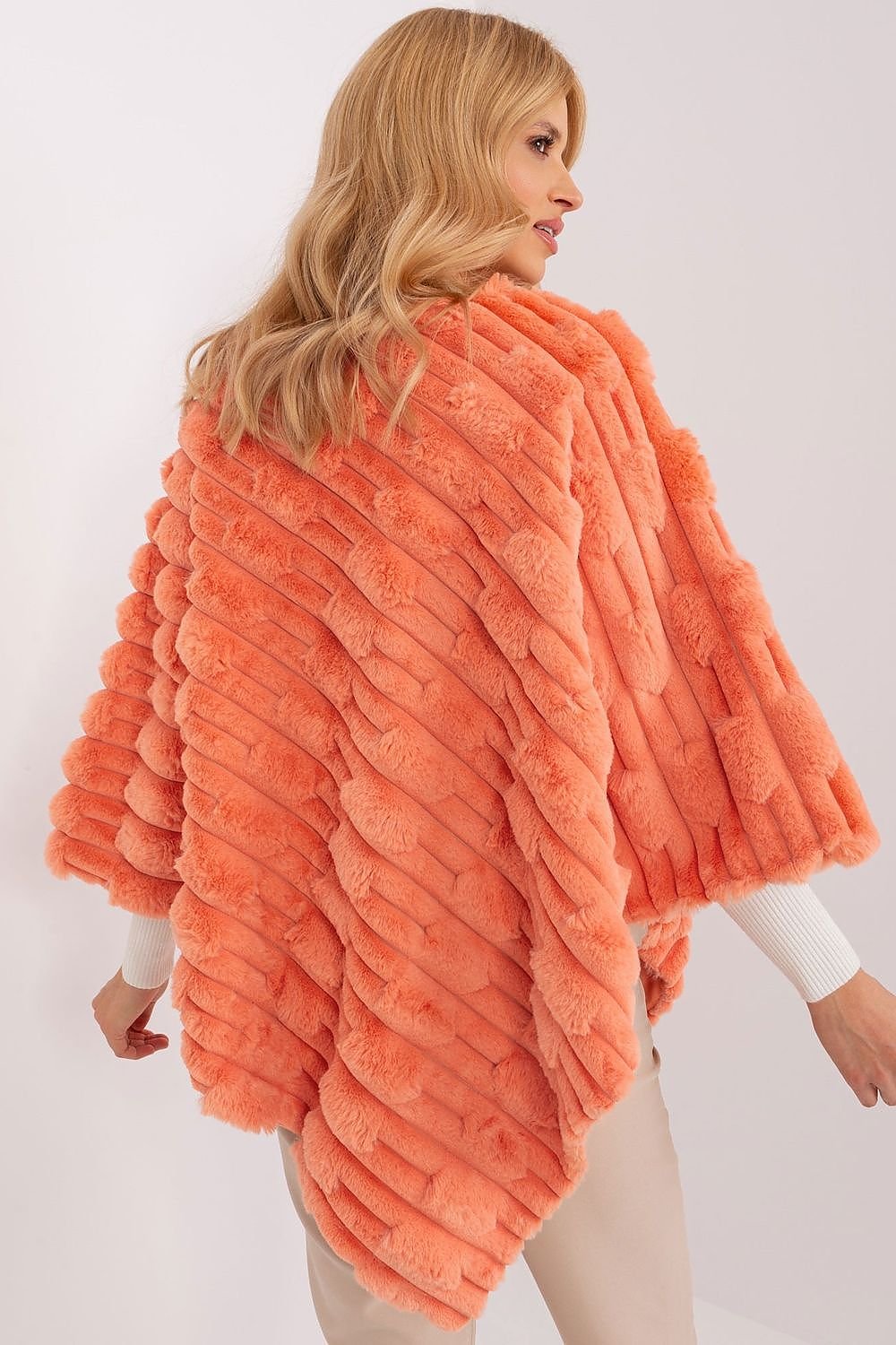 Poncho model 190863 AT