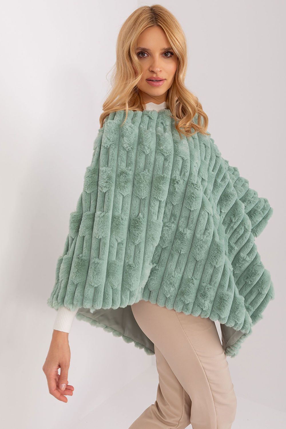 Poncho model 190863 AT