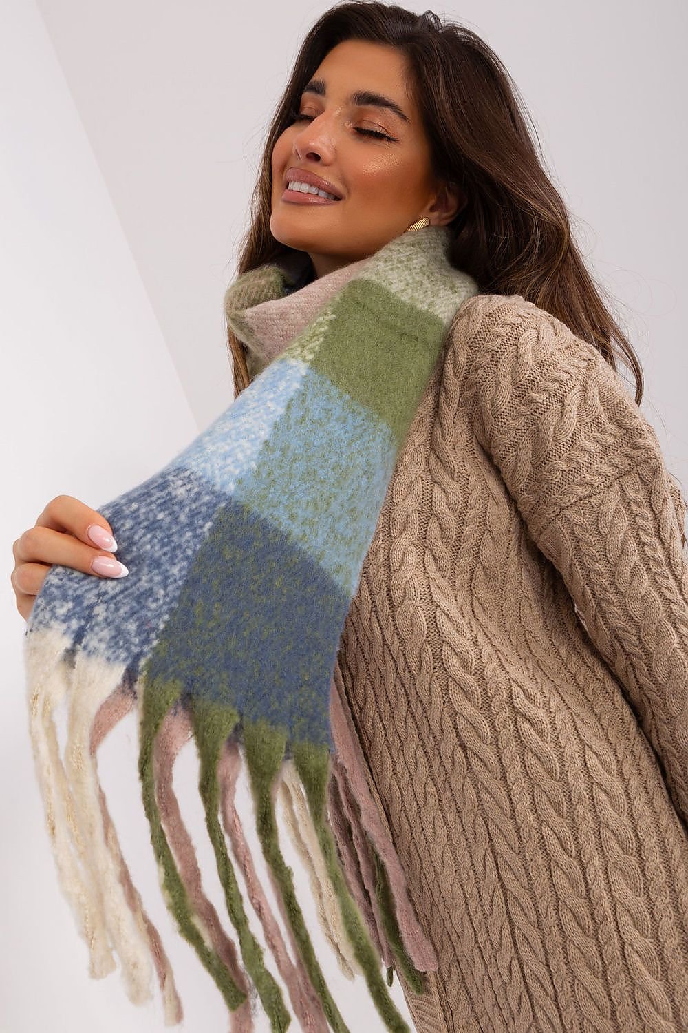 Shawl model 191733 AT