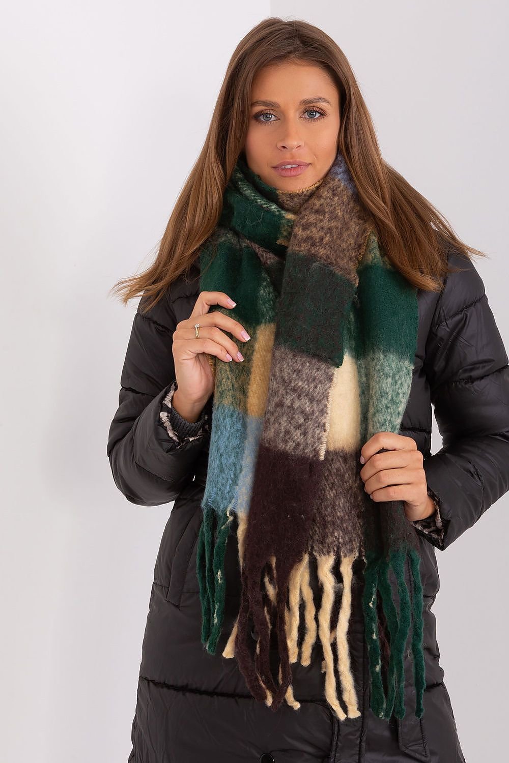 Shawl model 191733 AT