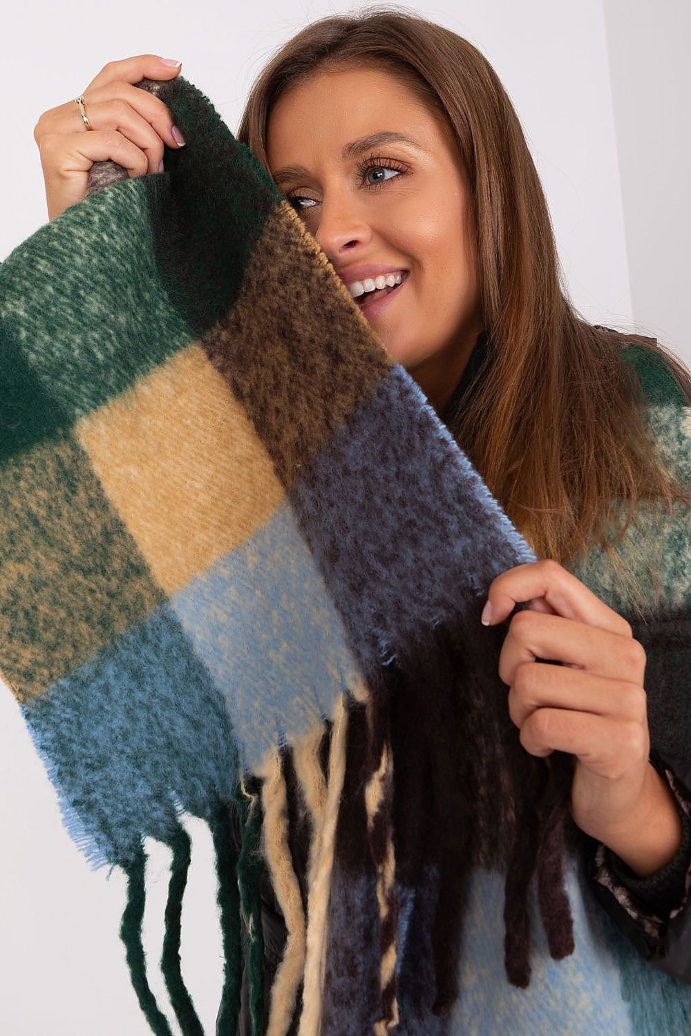 Shawl model 191733 AT
