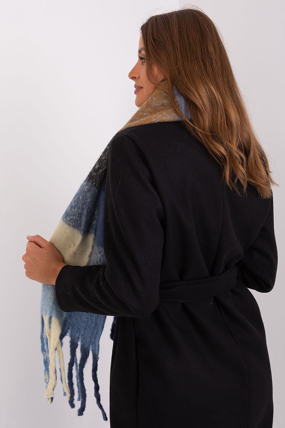 Shawl model 191733 AT