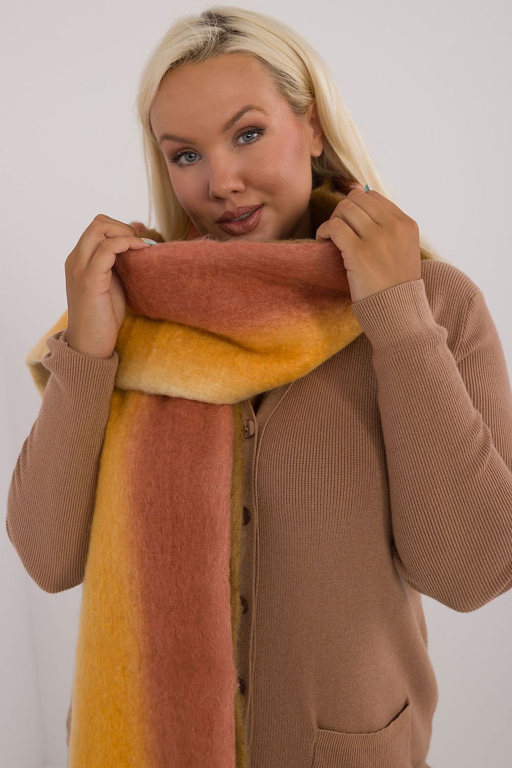 Shawl model 200285 AT