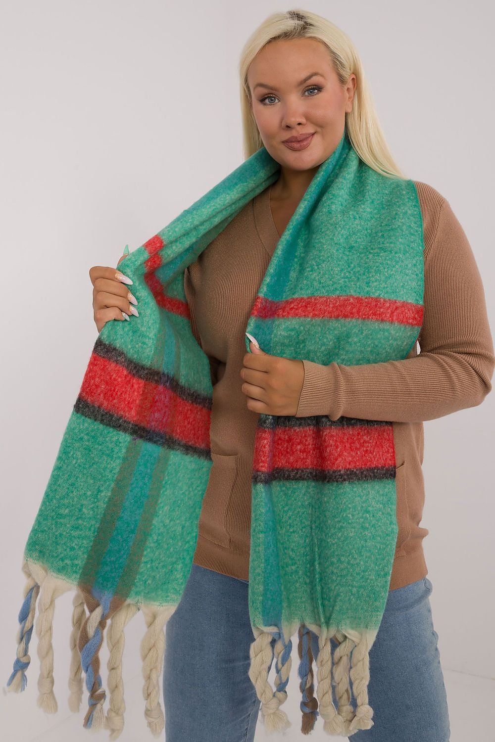 Shawl model 200289 AT