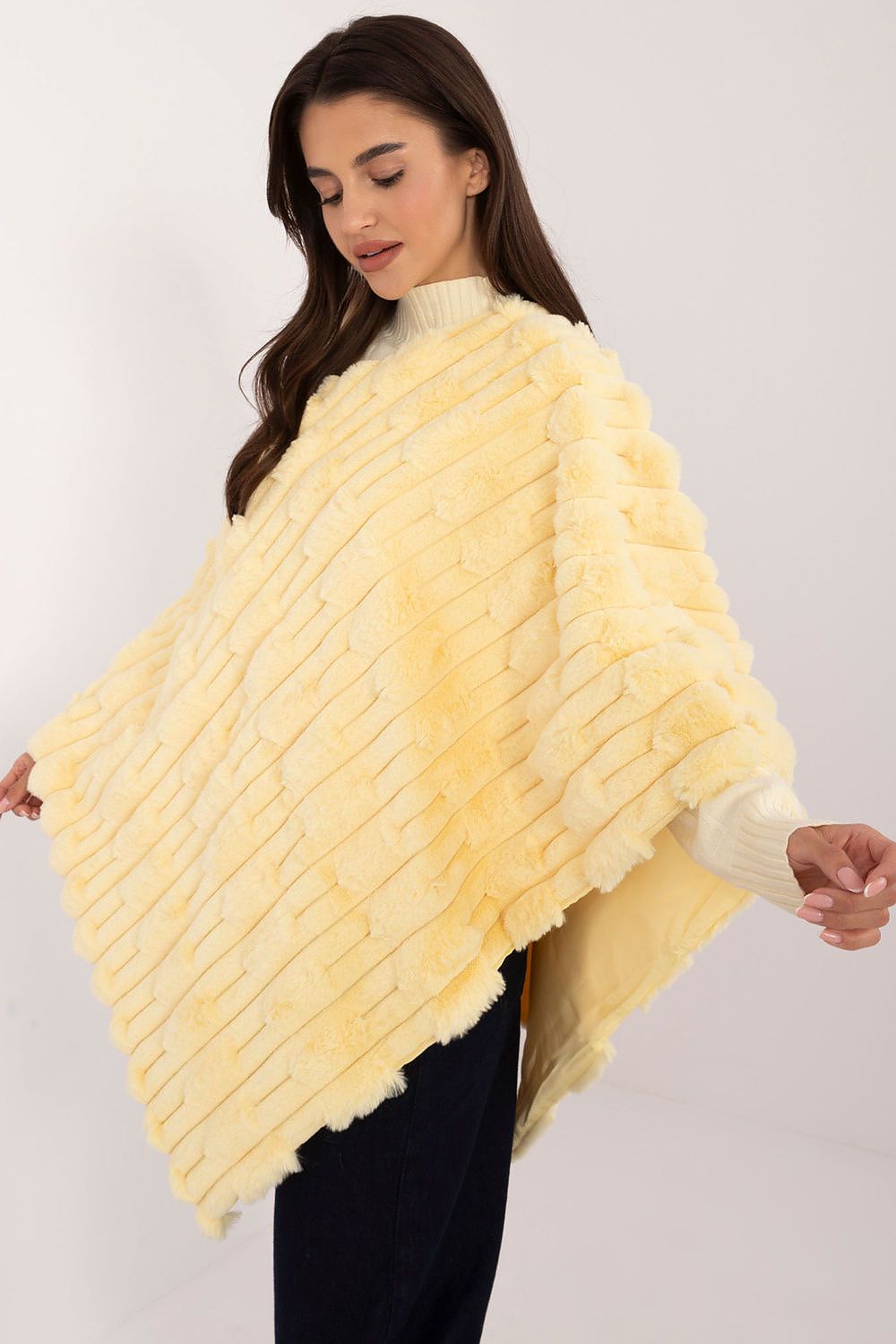 Poncho model 190863 AT