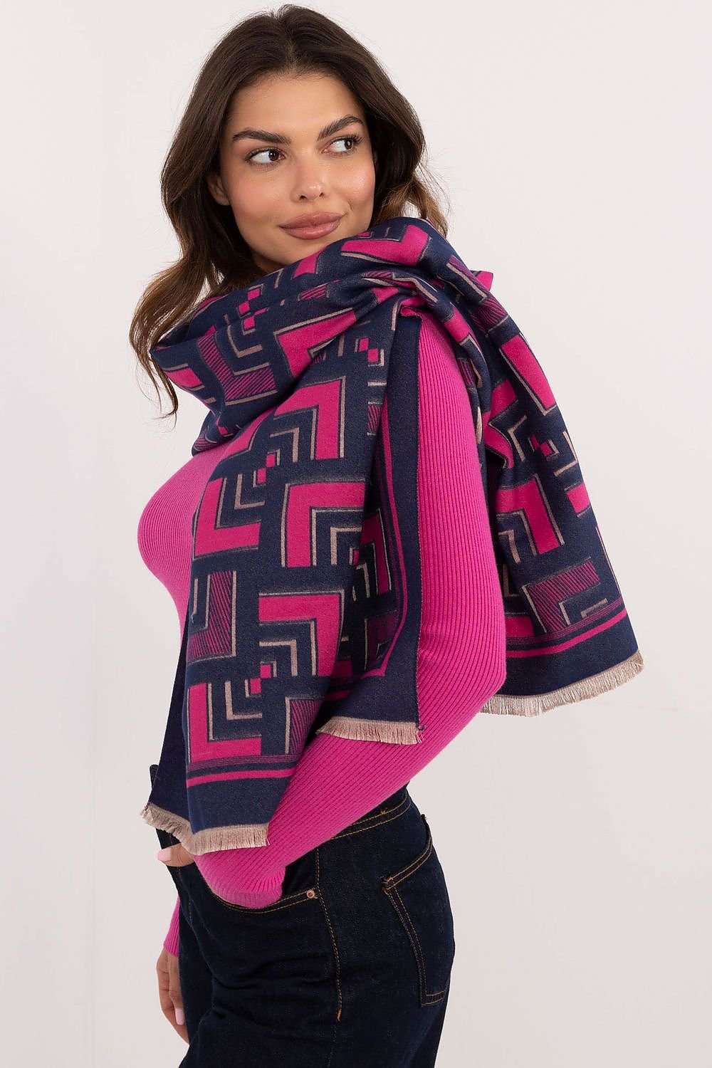 Shawl model 200540 AT