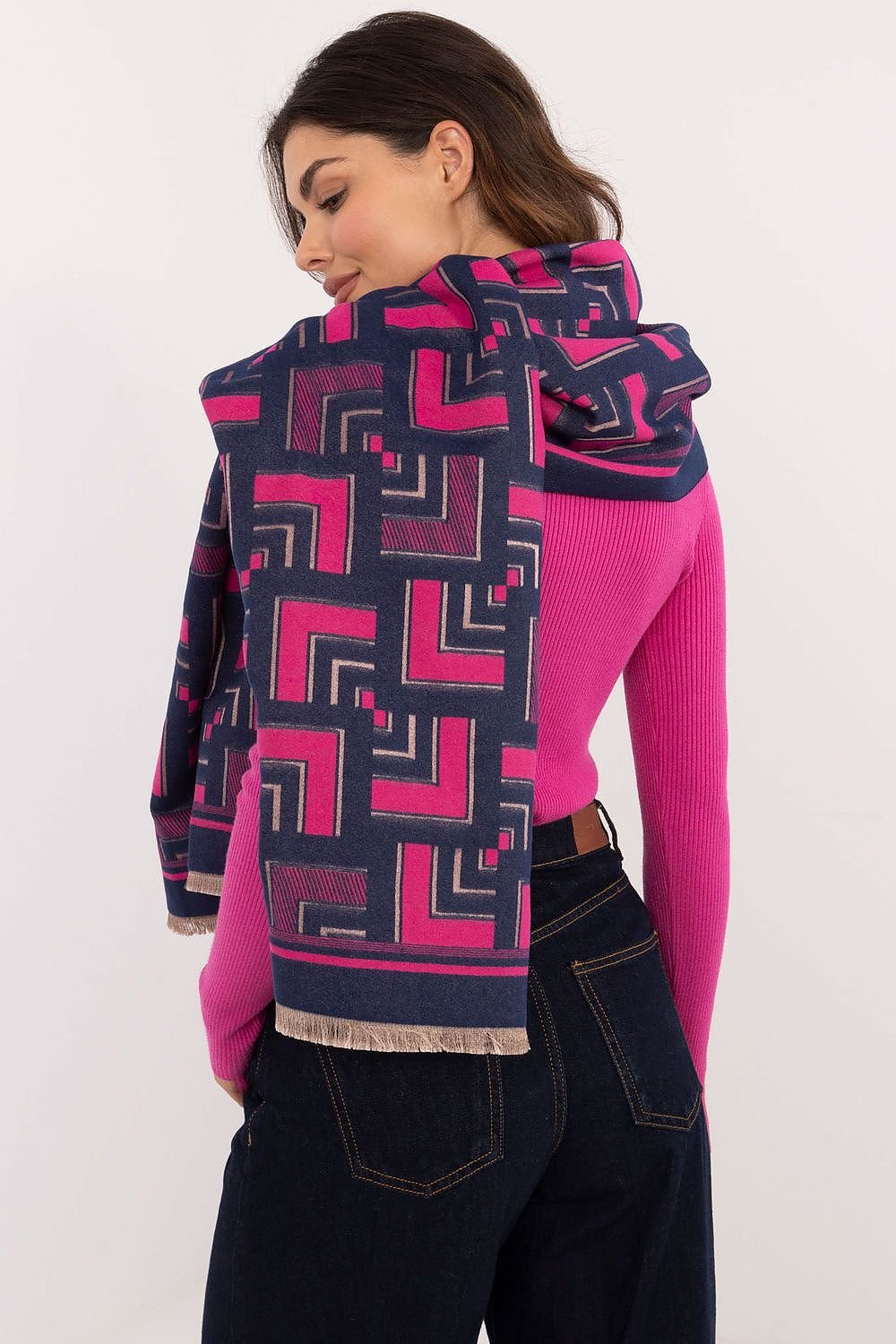 Shawl model 200540 AT