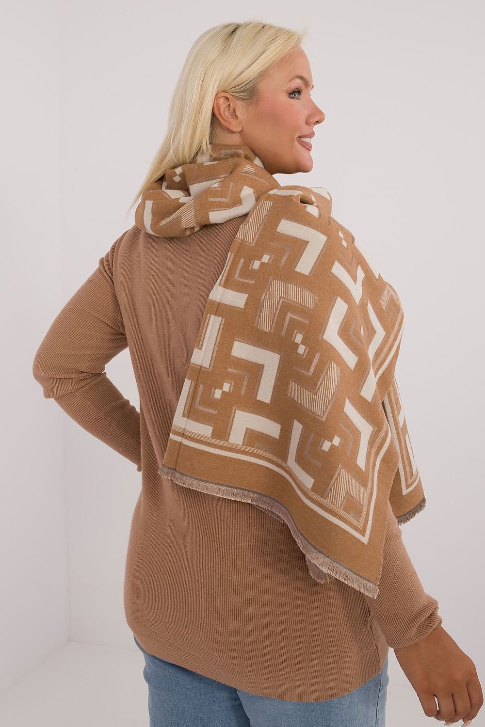 Shawl model 200540 AT