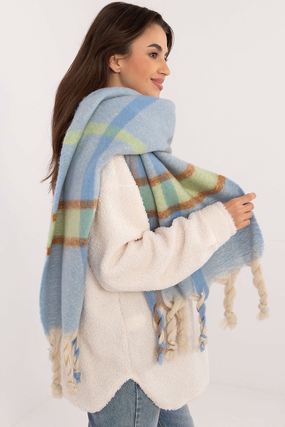 Shawl model 200289 AT