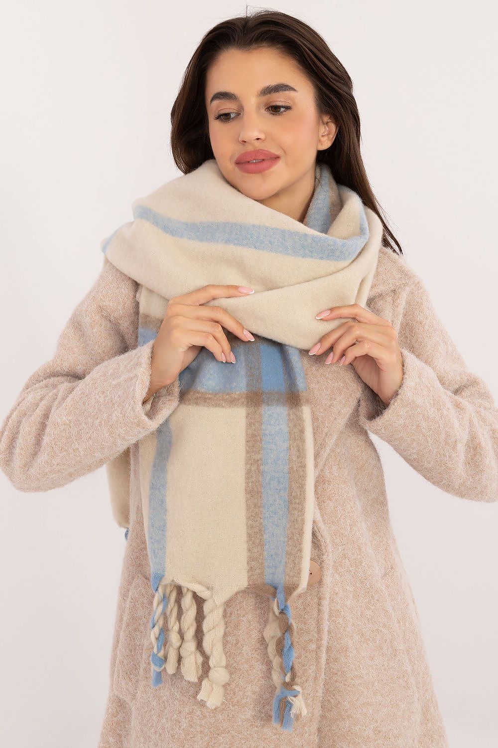 Shawl model 200289 AT