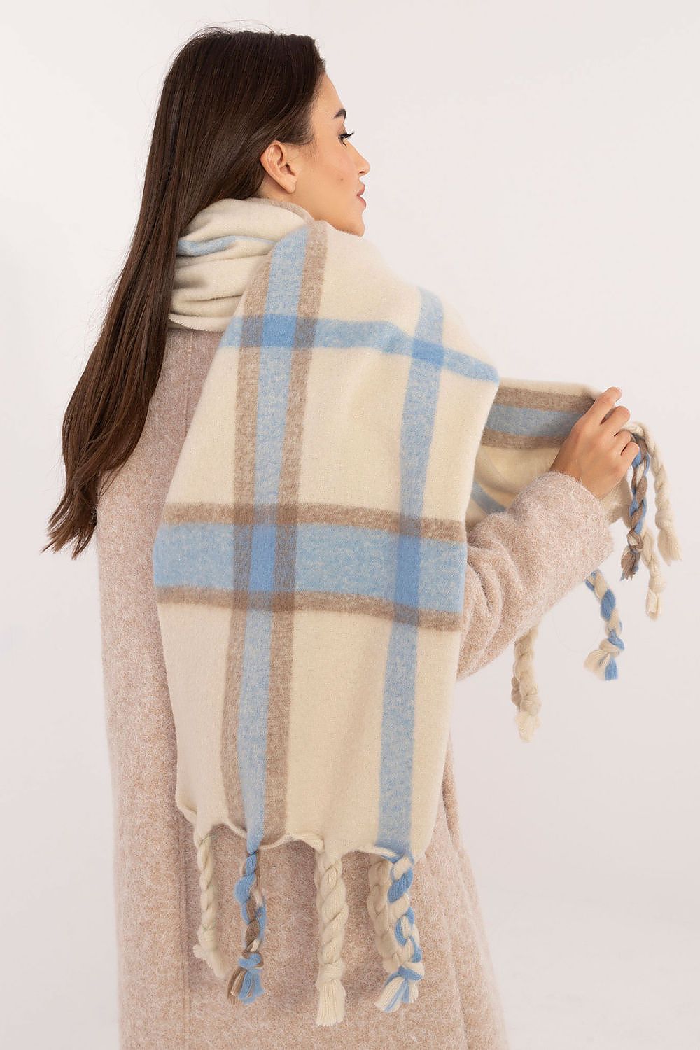 Shawl model 200289 AT