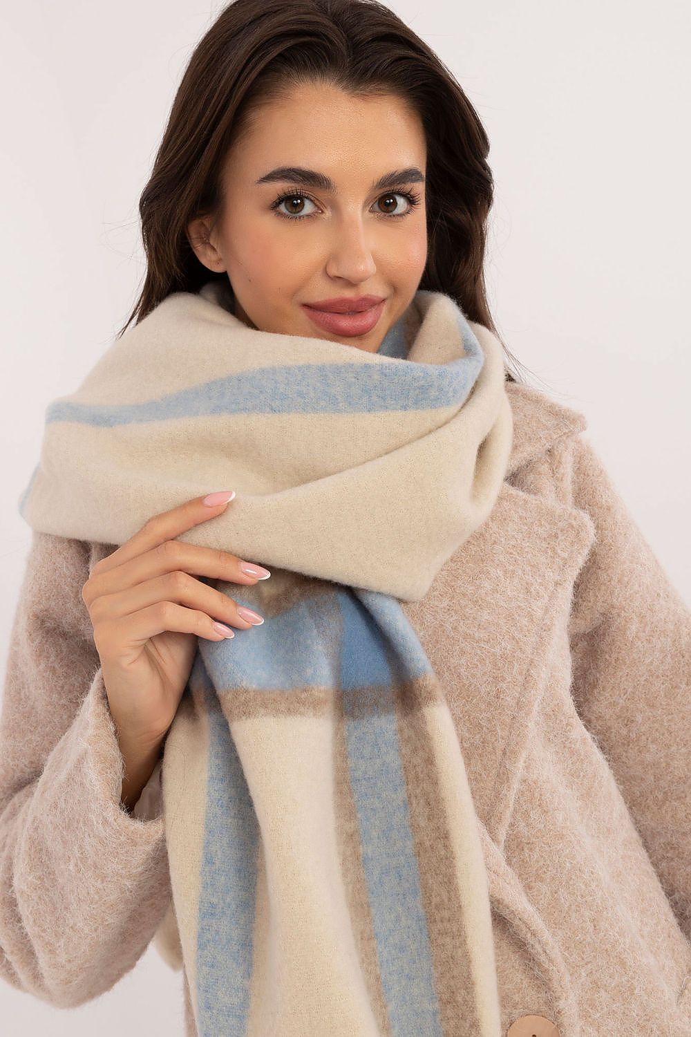 Shawl model 200289 AT