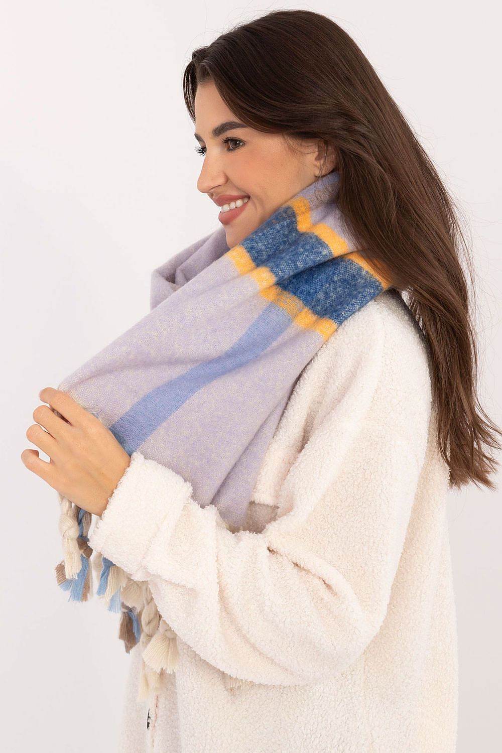 Shawl model 200289 AT
