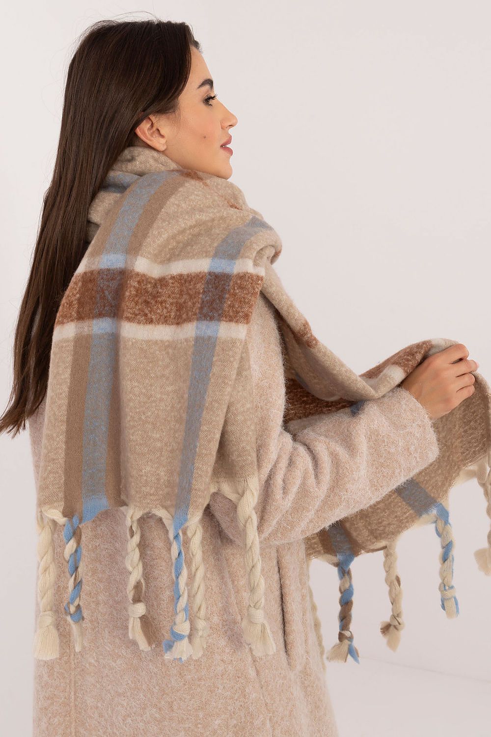 Shawl model 200289 AT