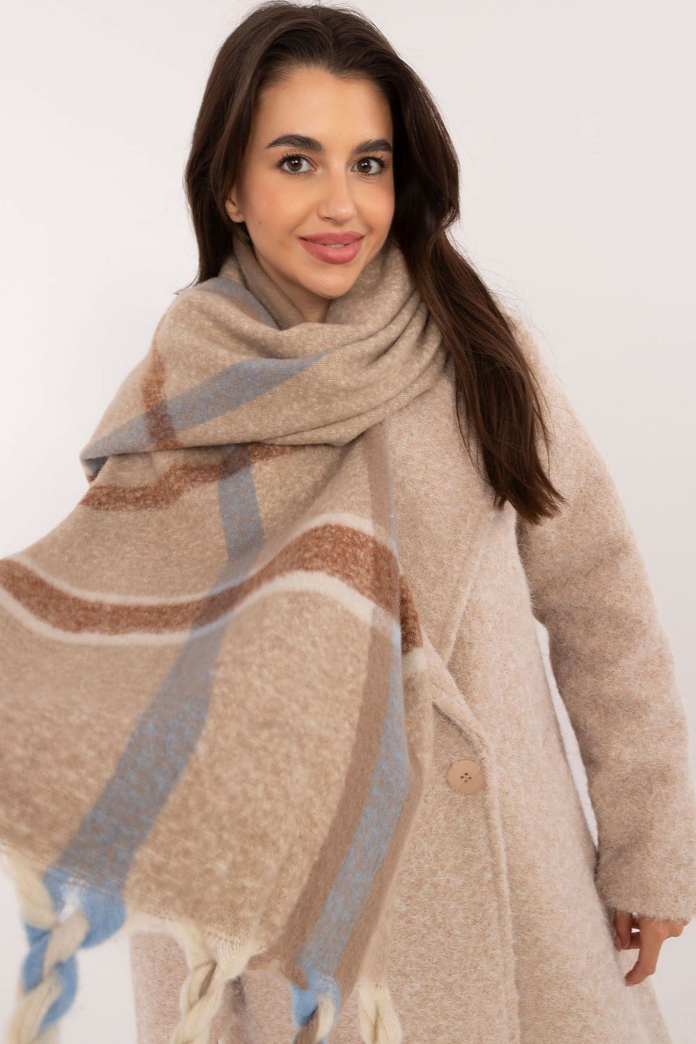 Shawl model 200289 AT