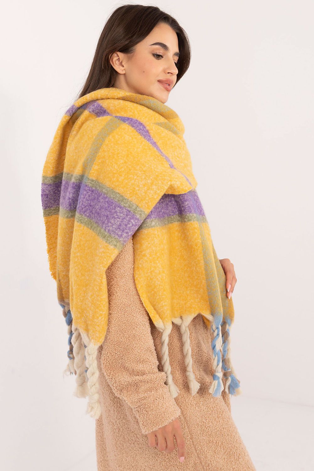 Shawl model 200289 AT
