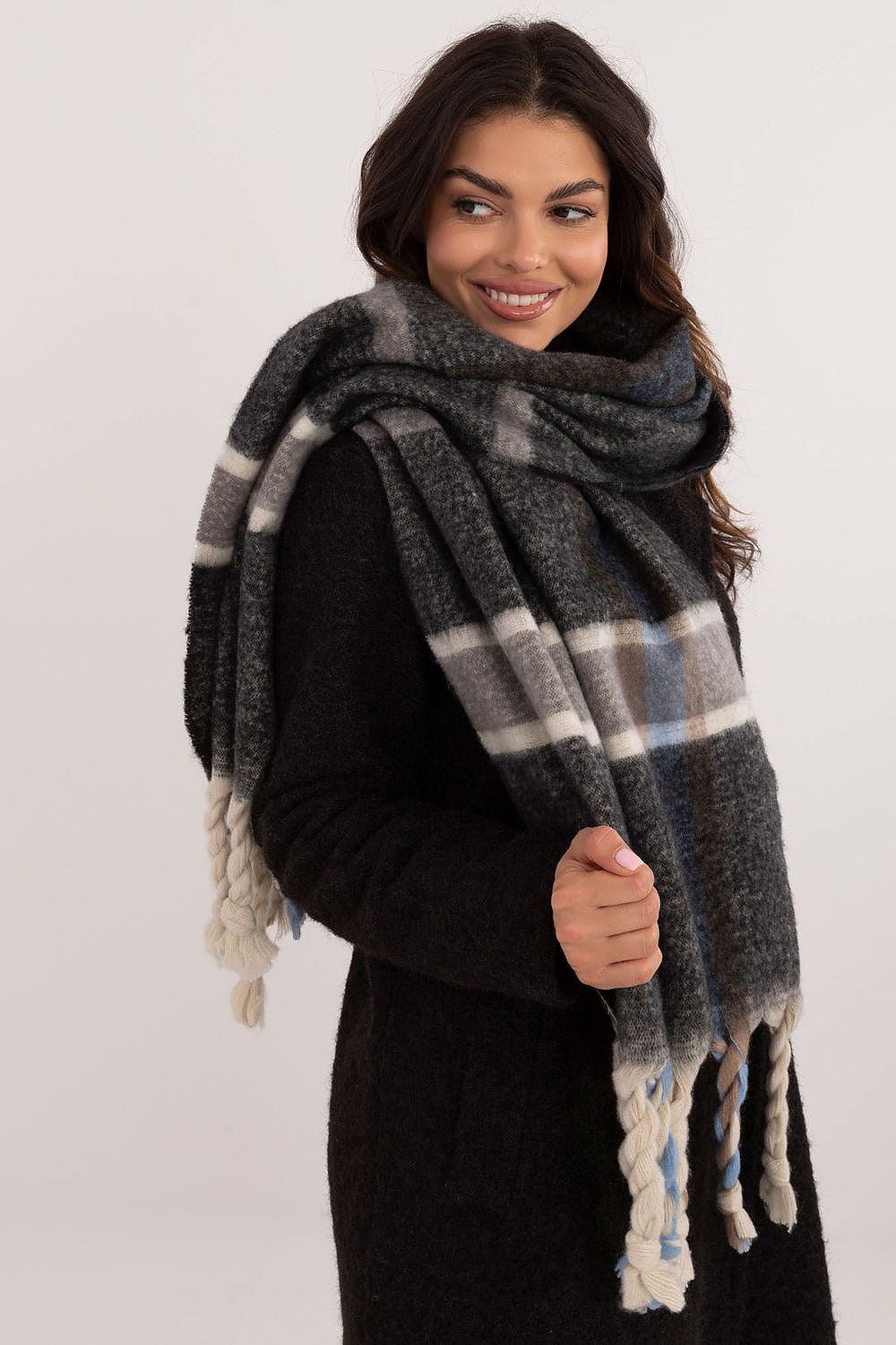 Shawl model 200289 AT