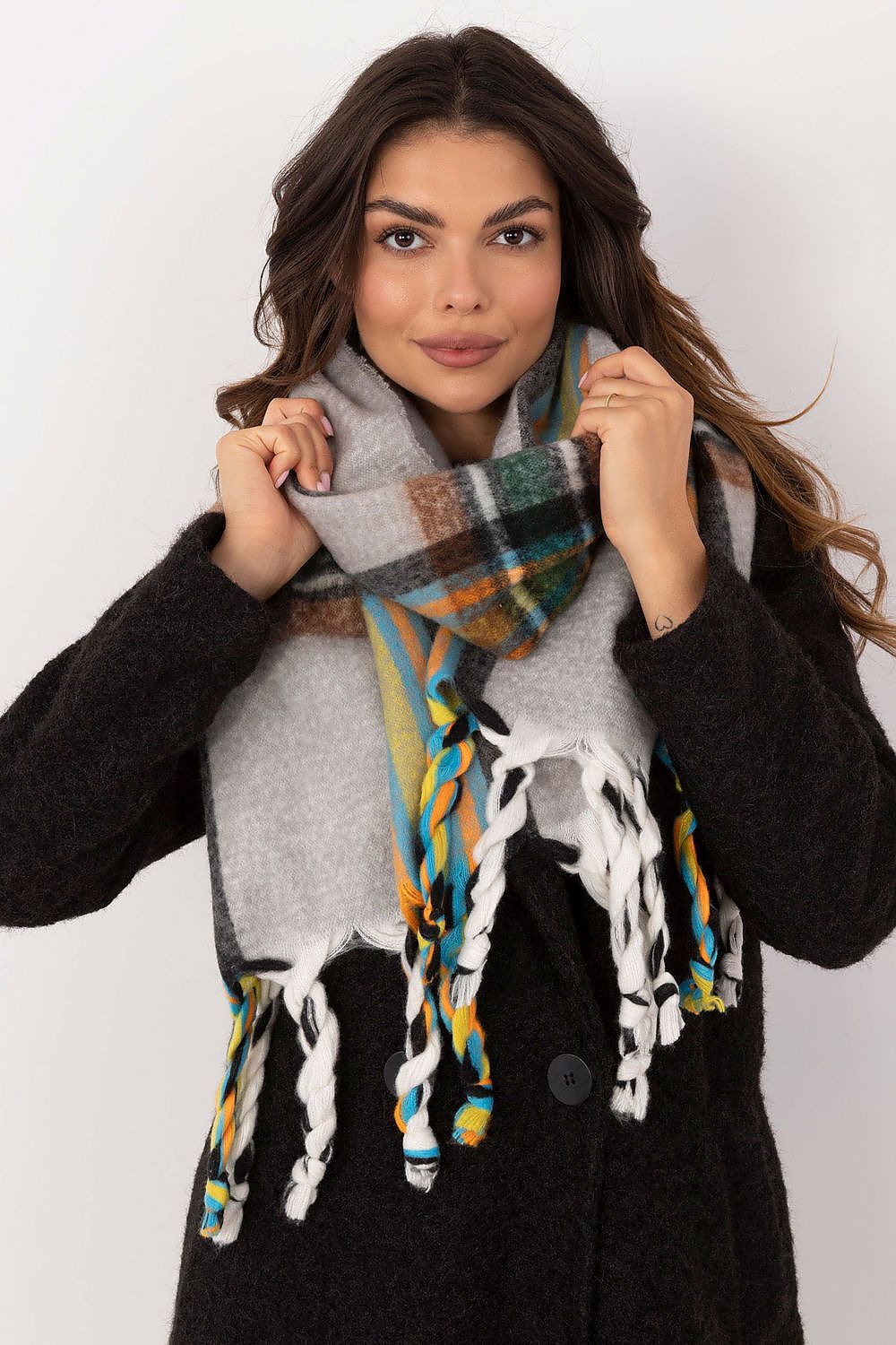 Shawl model 202584 AT