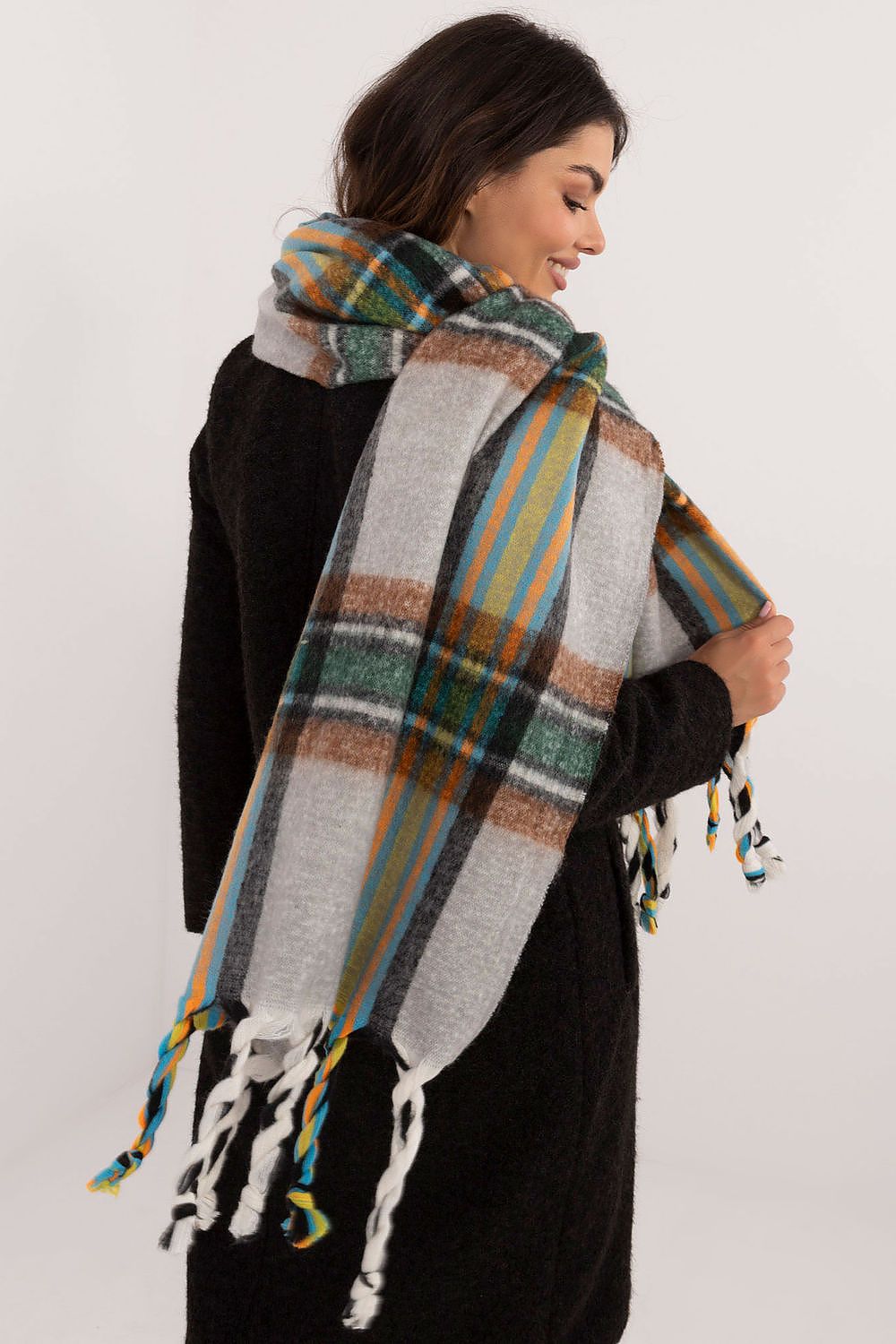 Shawl model 202584 AT