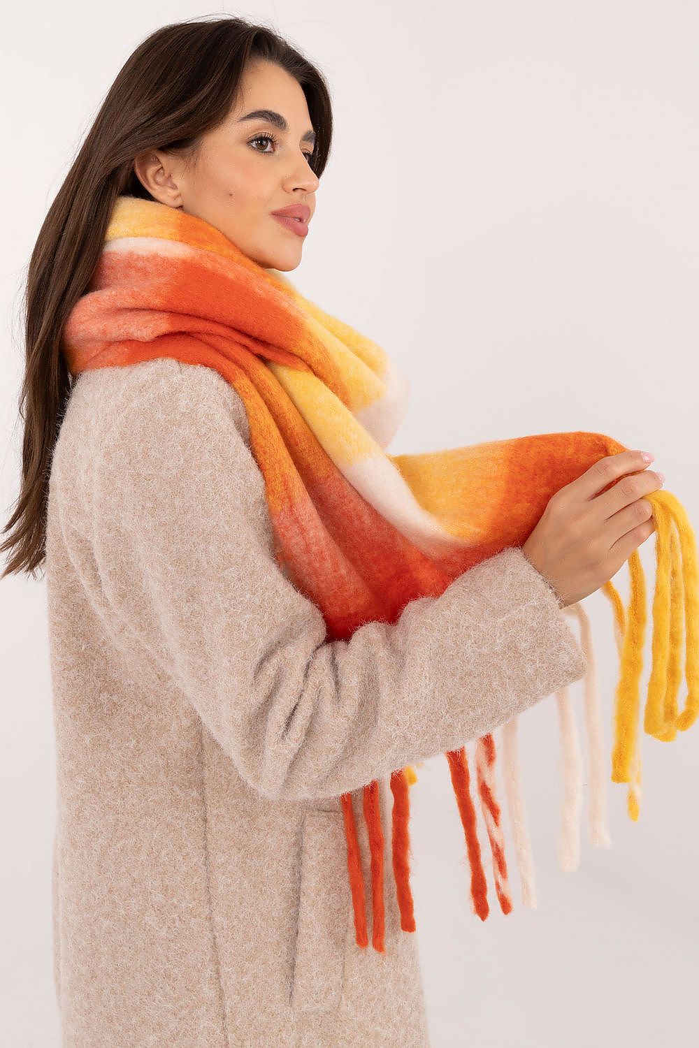 Shawl model 200280 AT