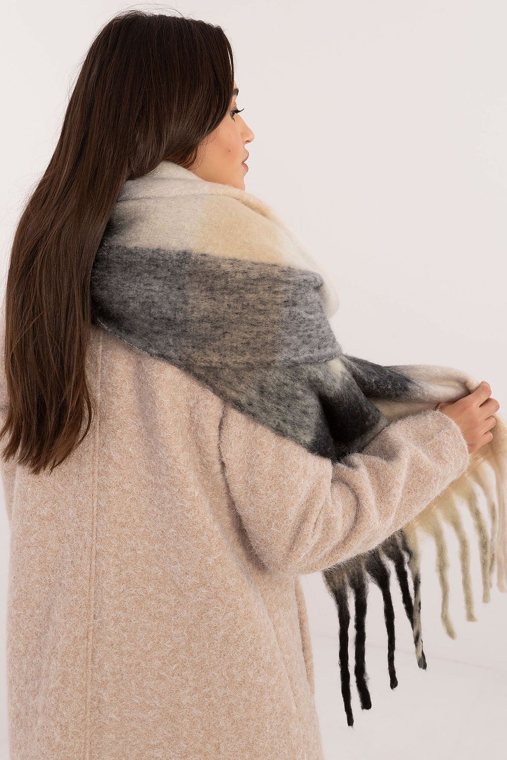 Shawl model 200280 AT