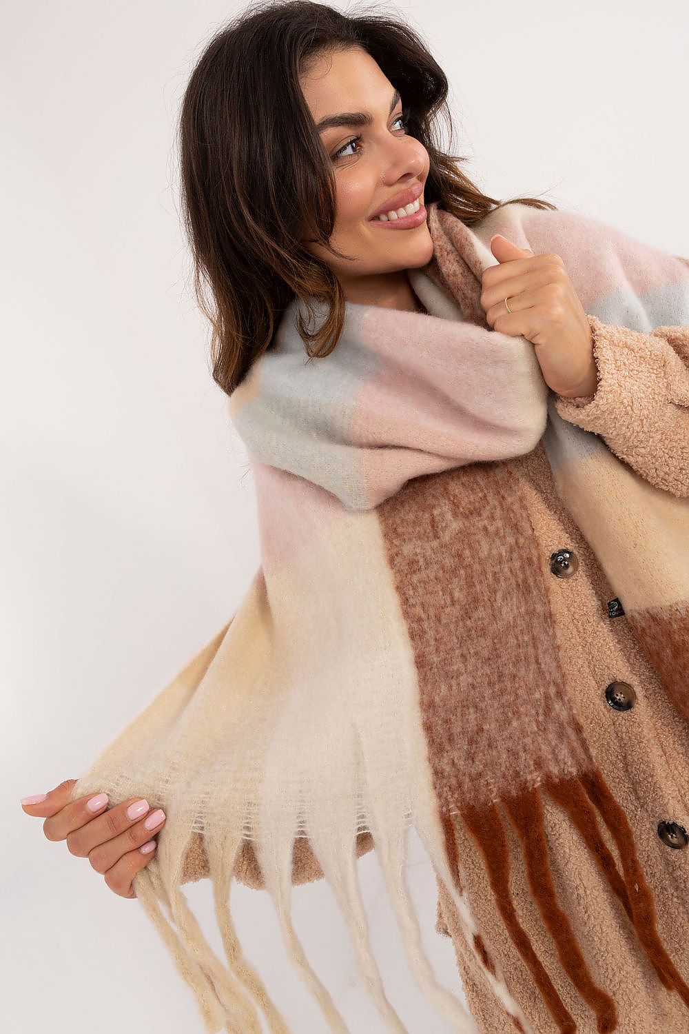 Shawl model 200280 AT