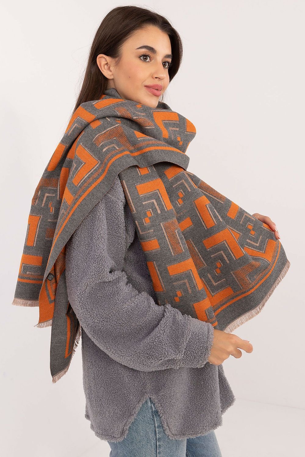 Shawl model 200540 AT