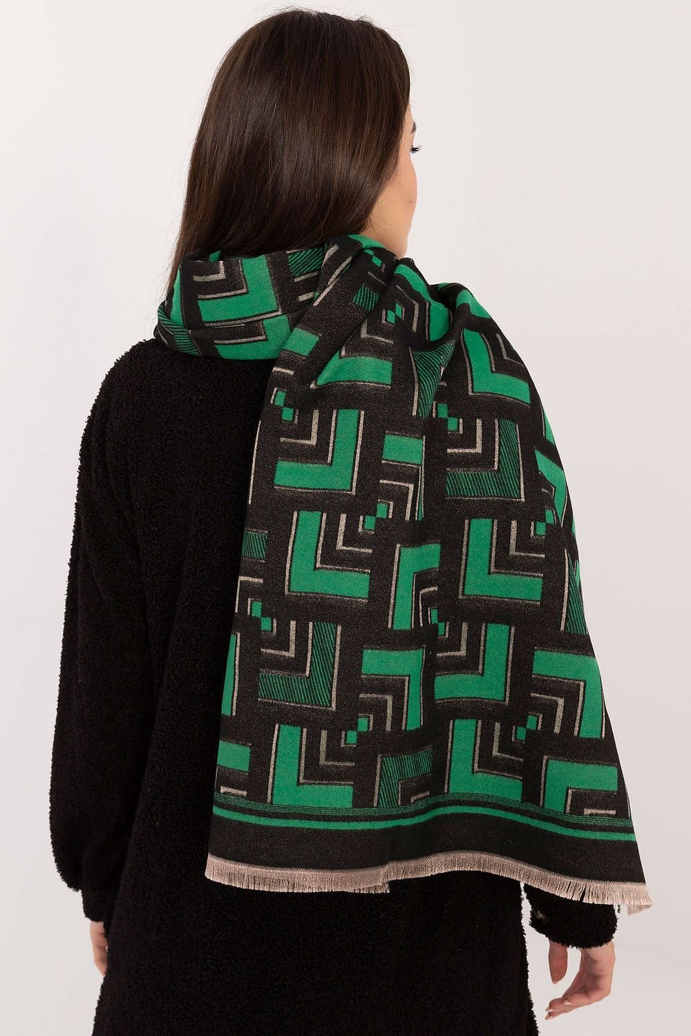 Shawl model 200540 AT