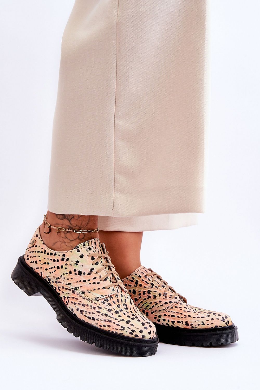  Low Shoes model 183970 Step in style 